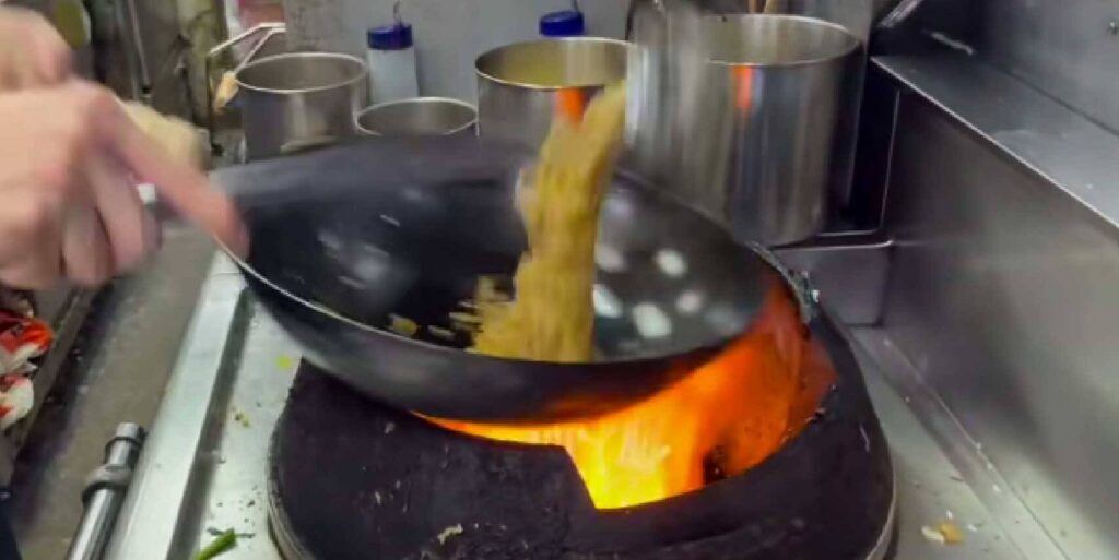 焼きめし調理シーン